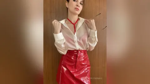 BeverlyBonas — 🍎free red love🍎