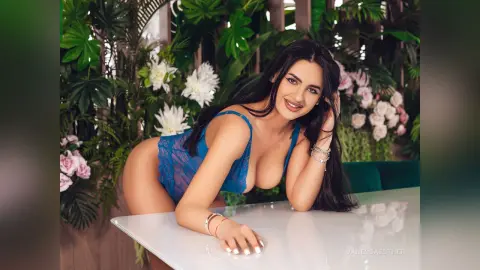 VanessaEsther — Shine and destroy