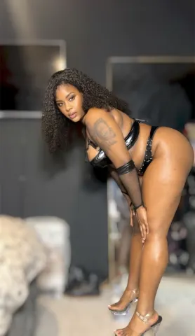 Lanamonre27 — Streamate Photos