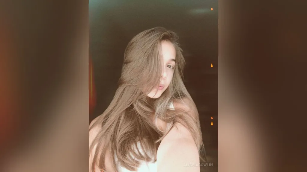 AlishiaCowlin — live cam
