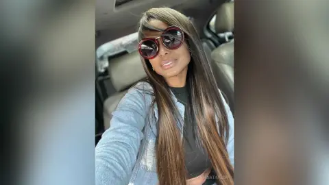 VivianaTaylor — elegant and classy woman