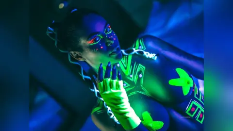 IngridSaint — NeOn