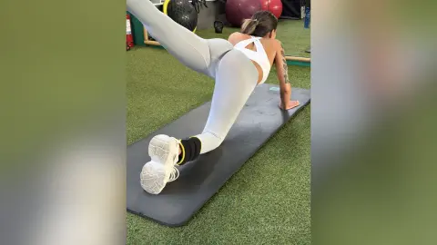MalloryShaw — Sexy workout
