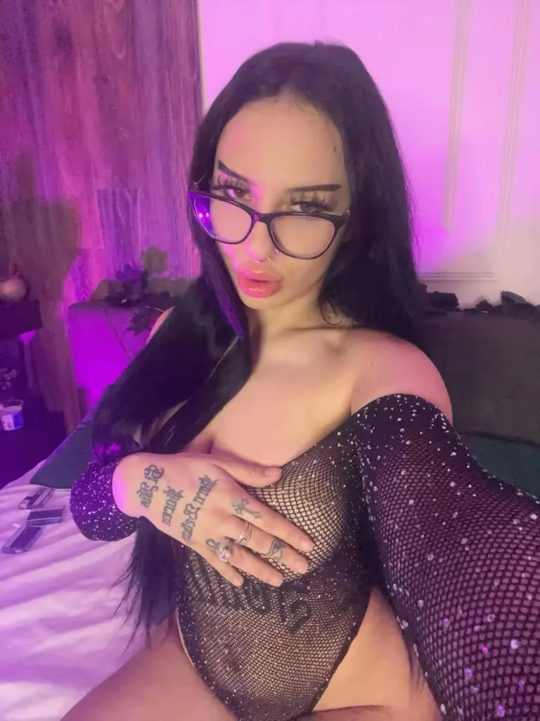 RavennFoxy — Streamate Photos