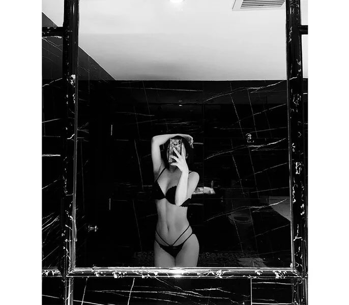 Shuleee — Streamate Photos