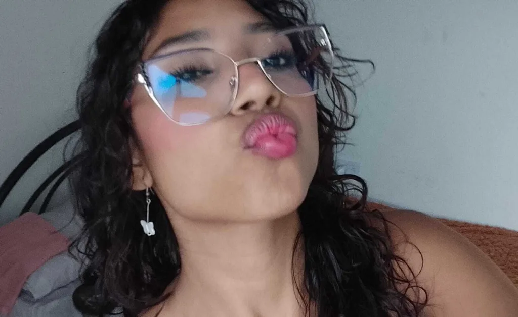 AndreeaKataliina18 — Streamate Photos
