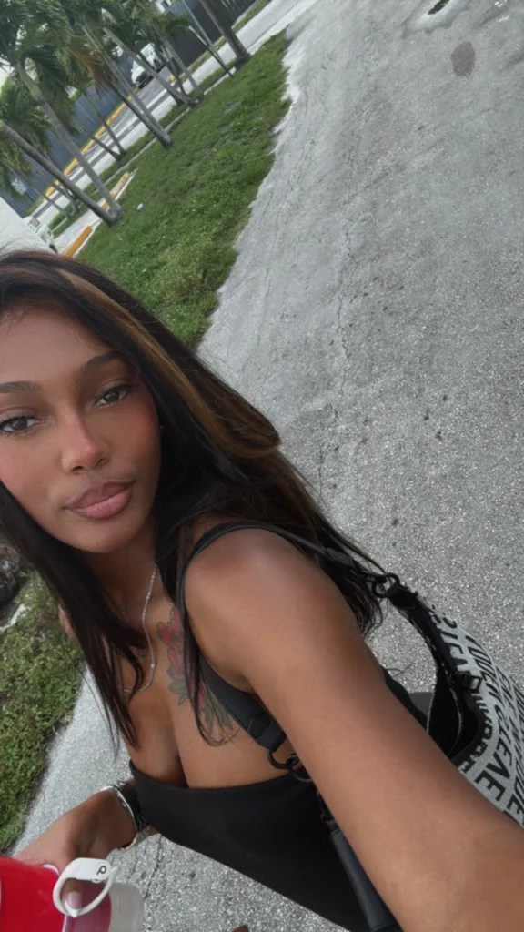 ScarletteBlue — Streamate Photos