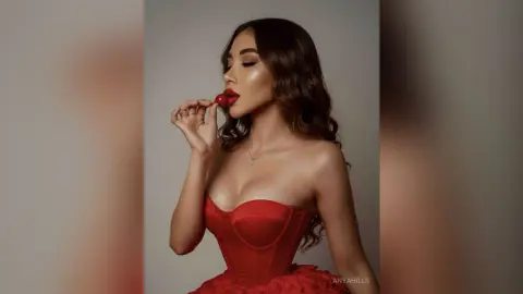 AnyaHills — A Lady in Red ❤️🌹💋