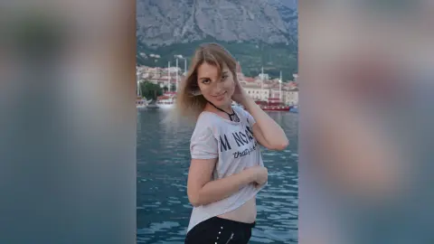 MiaEstrellas — Little bit of me)