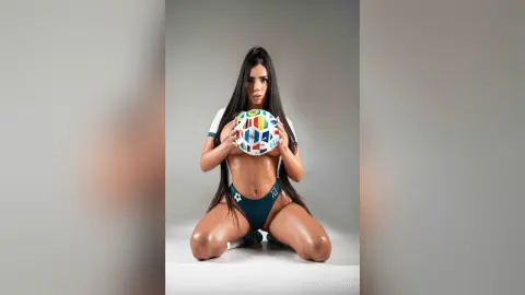 EstefaniaBrown — Let's play football ⚽️