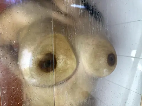 LatinaHoleQueen — Streamate Photos