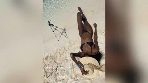 KimHoswell — 🏖️👙