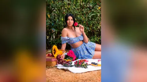 AvrilBonet — Picnic temptation