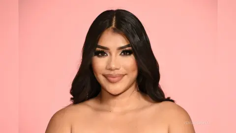 VenusRusell — LADY IN PINK