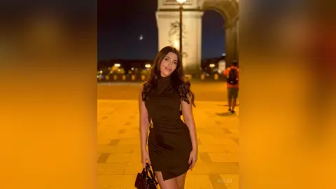Kaylee — Postcards from Paris