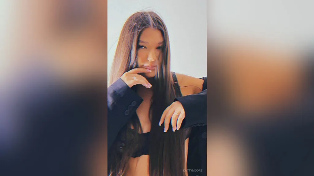 KattyMoore — Business lady)