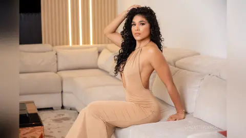 LiaCastiblanco — Elegance is the new sexy