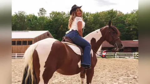 DahliaRains — Time for a special ride 😍