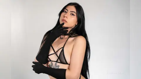 CamilleLauren — Curious about this Latina beauty?