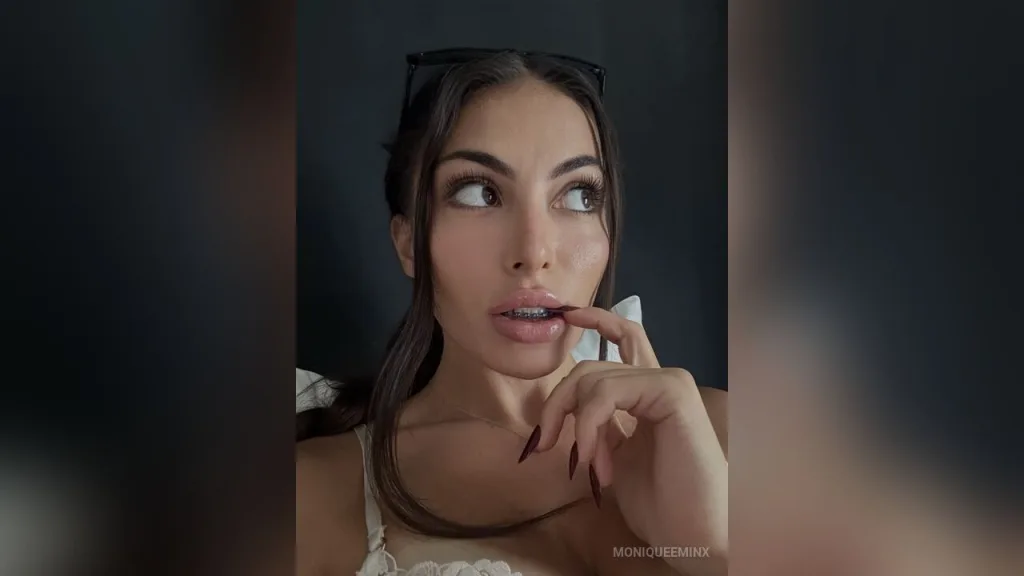 MoniqueeMinx — Goddess in vacay