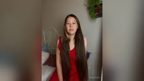 NabiBrown — I want to go on a date in this red dress