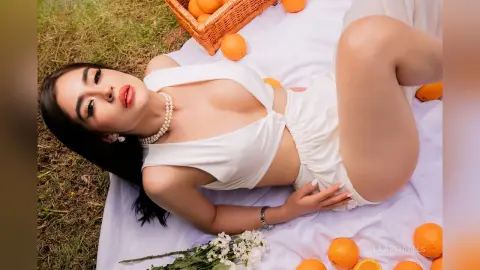 LawrenHills — Juicy as an orange in spring 🍊