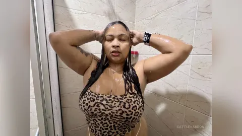CattleyaBron — We take a shower together 🚿🛀