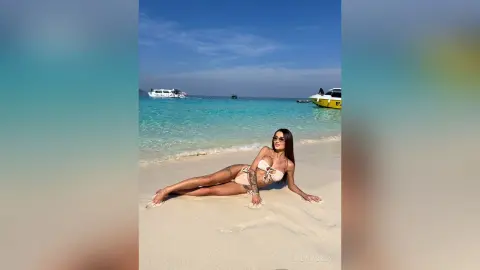 CindyCassidy — Vacay Vibes