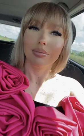 RoseLyinne — Streamate Photos