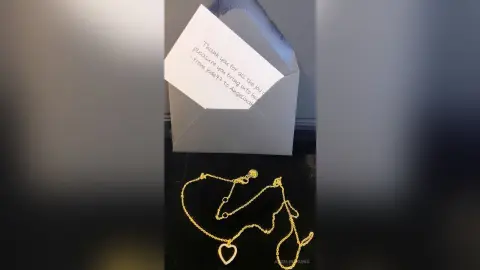 AngelinaKunis — Gift