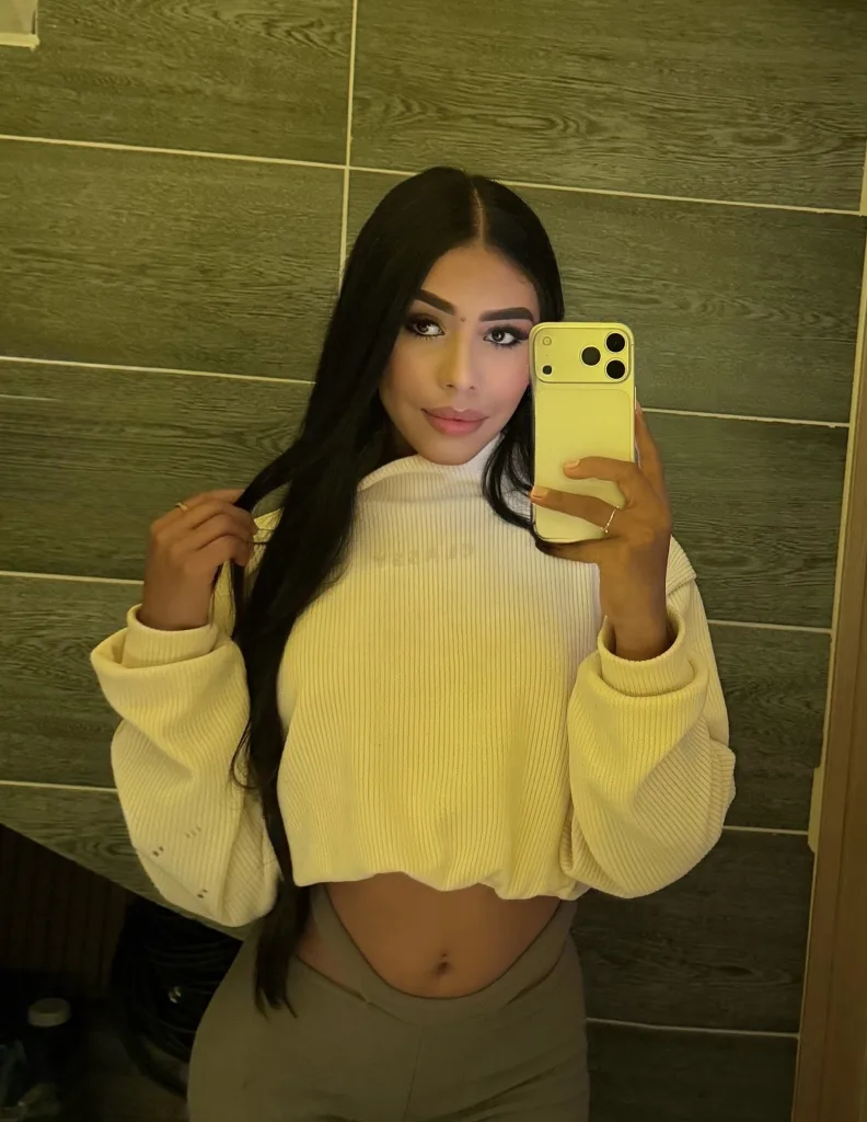 Rossie_Bloomss — Streamate Photos