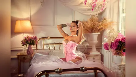 SofyTaylor — 𝓟𝓲𝓷k ♥ 𝓣𝓪𝔂𝓵𝓸𝓻