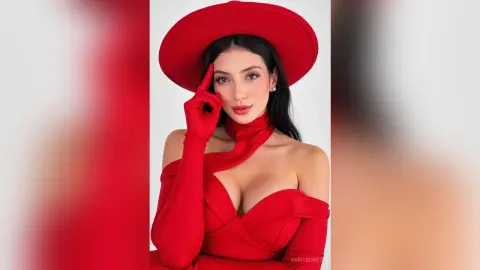 AvrilBonet — Lady in red 💃