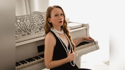NicoleRabel — Your queen