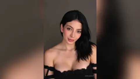 AvrilBonet — Sweet face naughty mind 