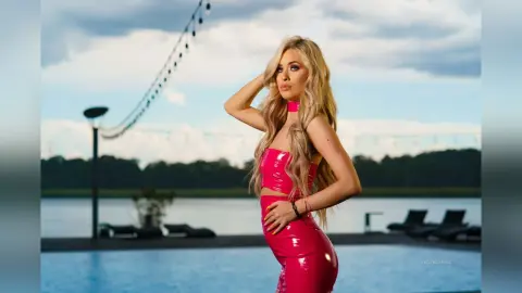 Evelyn — Sexy beast