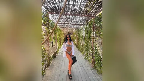 KylieRhode — Summerish🔥