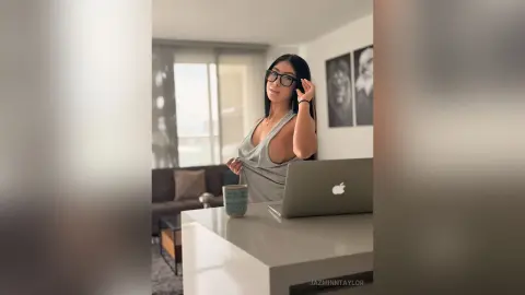 JazminnTaylor — Chill at home ☕️👀