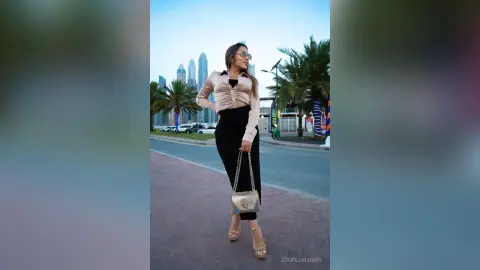 ZoeVillalobos — Hi from Dubai