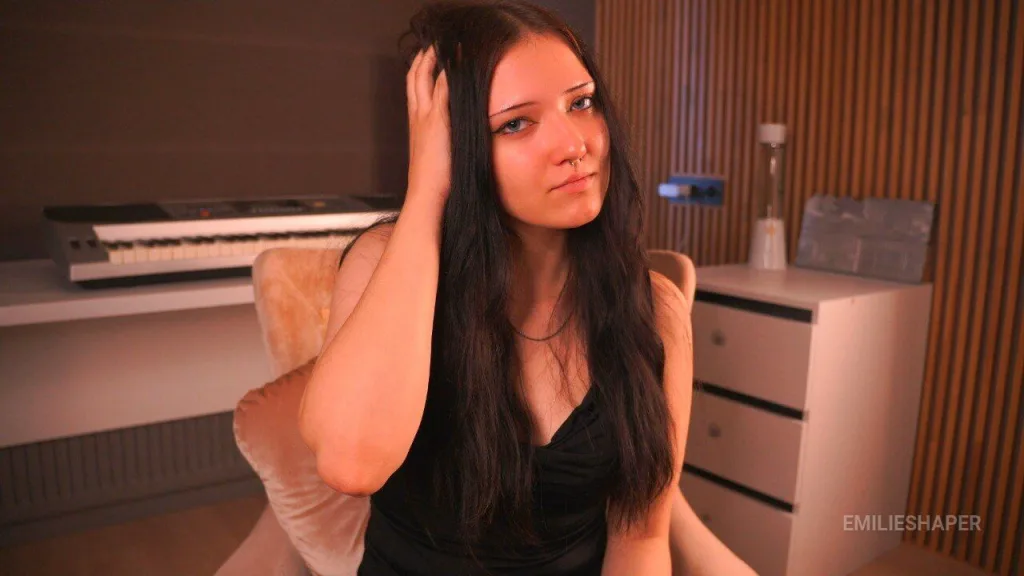 EmilieShaper — live cam