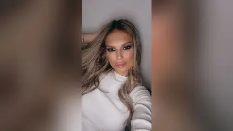 JuliaAzzuro — Selfie