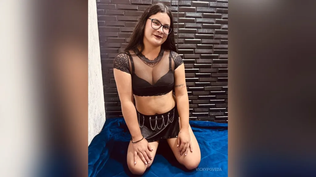 VickyPoveda — live cam