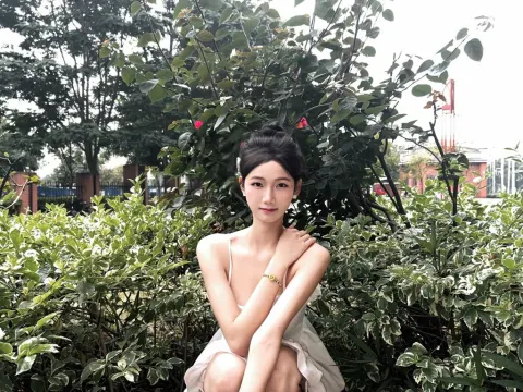 SelenaLur — LiveJasmin cam model