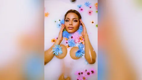 JosiePelthon — Let’s take a shower together 💦