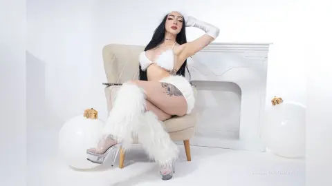 AlesandraLovi — Warm and Sensual Christmas