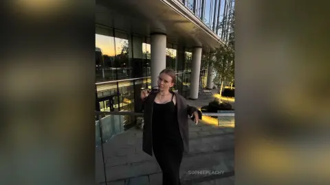 SophiePeachy — city life 🌃