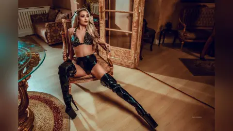 Evelyn — Sex and latex works best together