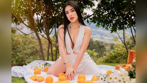 LawrenHills — Juicy as an orange in spring 🍊