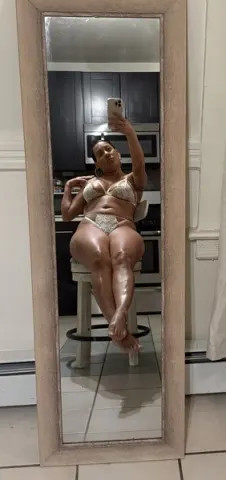 Blackanesemomo — Streamate Photos