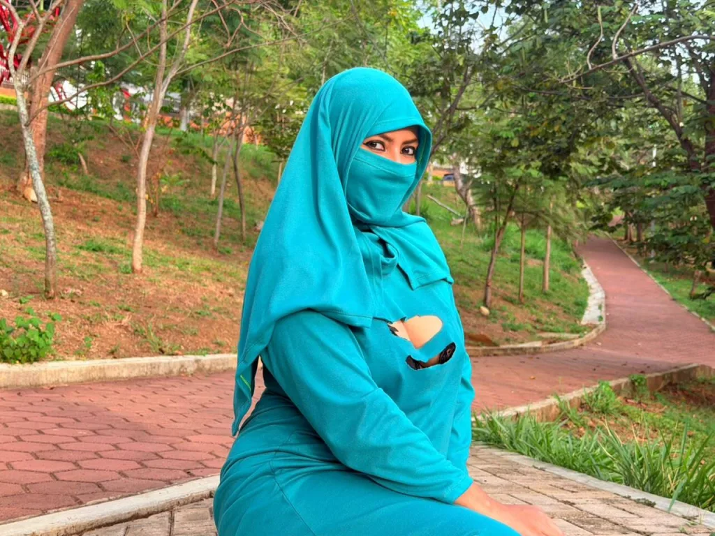 Qamar_Khalifa — Streamate Photos